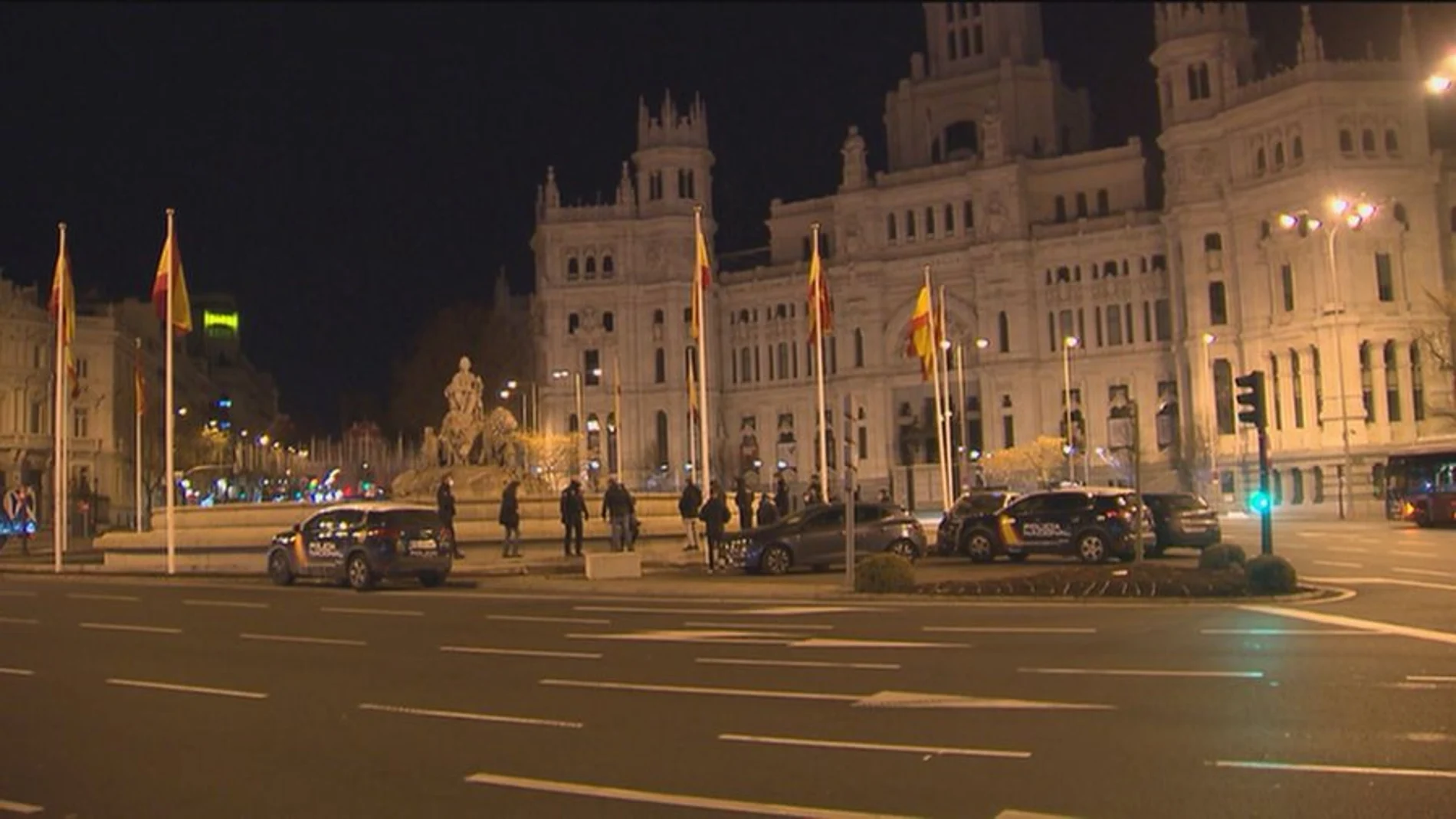 Imagen de Telemadrid del momento en que es desalojado de la Cibeles