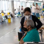 Proceso de vacunación en el Wizink Center de Madrid