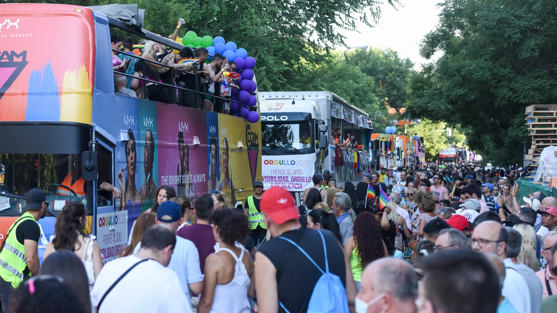 Varias carrozas circulan en la manifestación por el Orgullo LGTBIQ+, a 9 de julio de 2022, en Madrid
