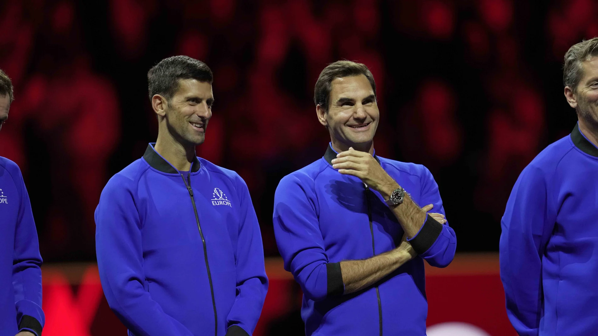 Novak Djokovic y Roger Federer en la despedida de la Laver Cup