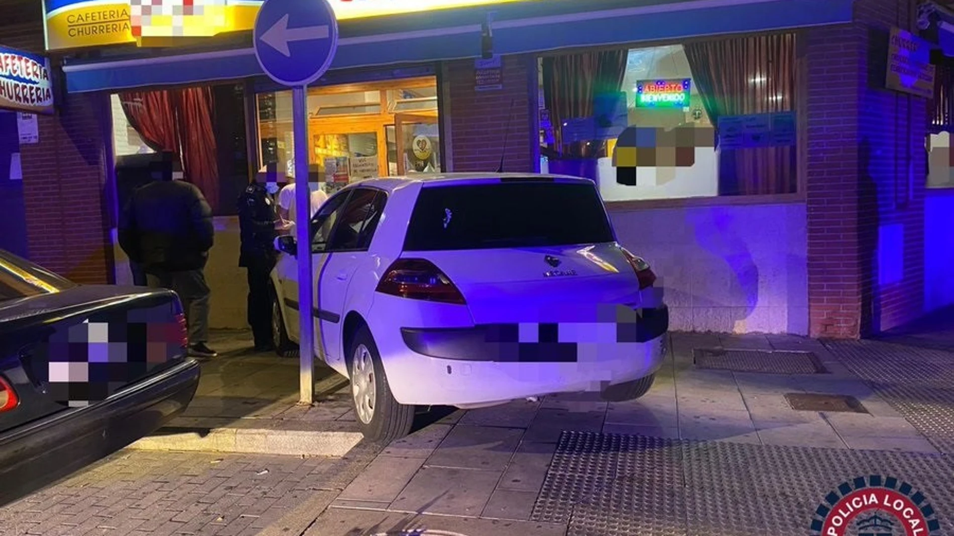 Detenida en Valdemoro una conductora por cuadruplicar la tasa de alcohol tras estamparse contra una churrería