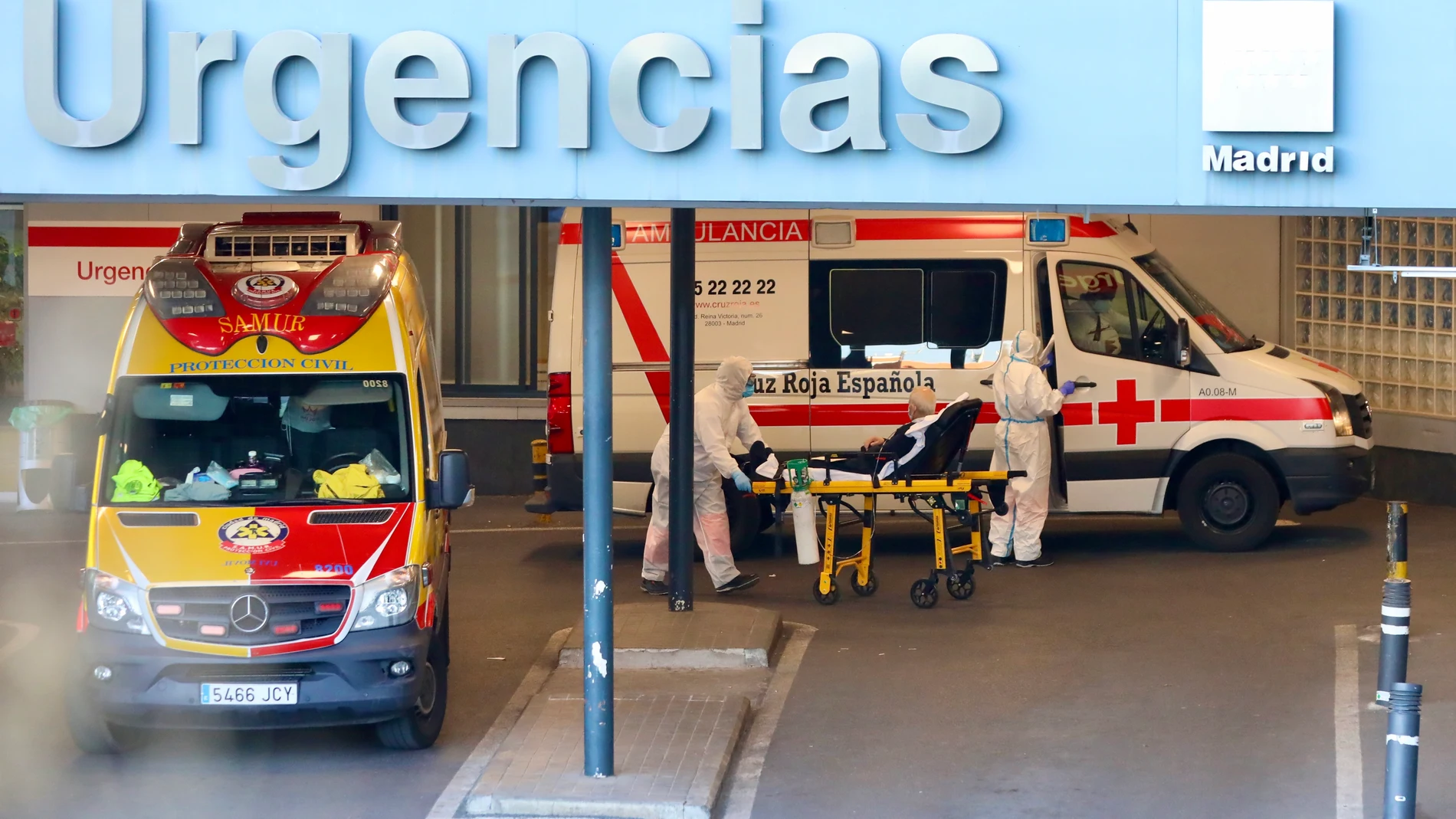 Urgencias y fachada principal del Hospital La Paz de Madrid