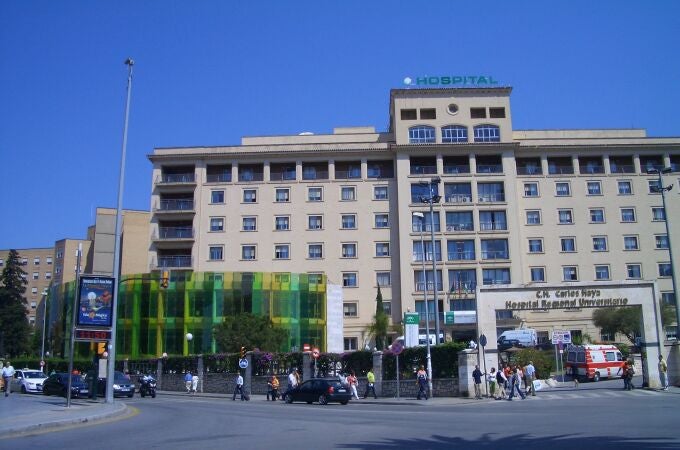 Vista de la fachada principal del Hospital Carlos Haya de Málaga