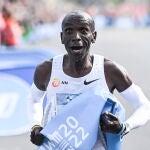 Eliud Kipchoge, tras batir el récord del mundo de maratón en Berlín