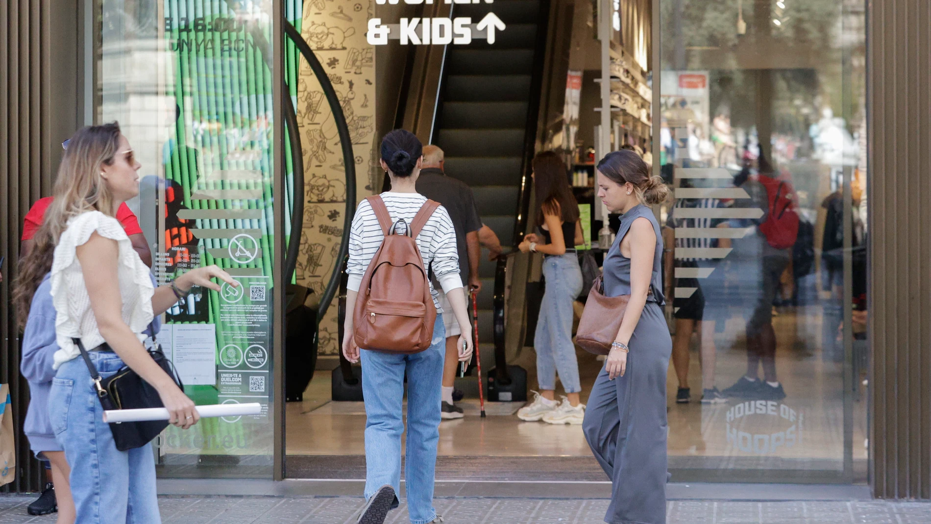 Comercio con puertas automáticas en Madrid