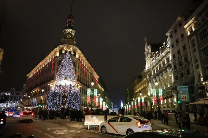Almeida confirma que habrá luces de Navidad en Madrid (y medidas de eficiencia energética)