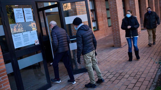 Ante el incremento de contagios en la región se han empezado a realizar a principios de año nuevos test de antígenos en el centro de salud La Remonta en el barrio madrileño de Tetuán