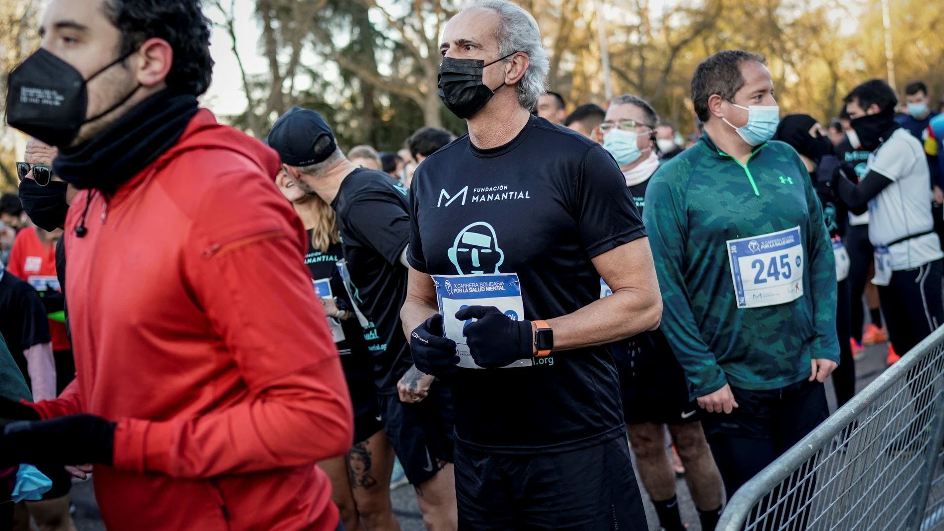 El consejero de Sanidad de la Comunidad de Madrid, Enrique Ruiz Escudero, participa en la X Carrera Por la Salud Mental