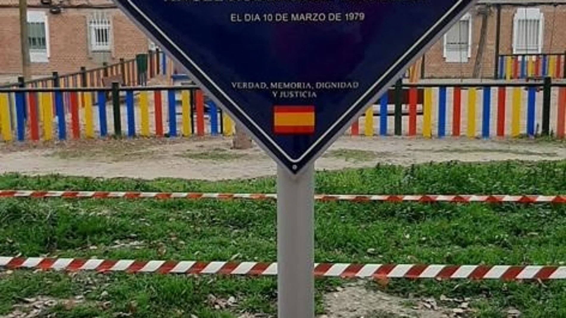 El Ayuntamiento instala seis placas en recuerdo de víctimas del terrorismo en la capital