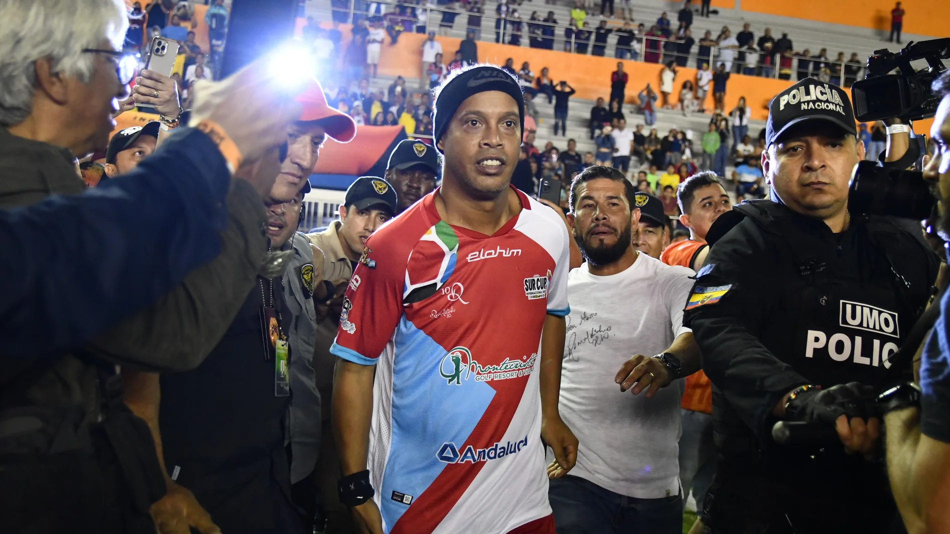Ronaldinho en Ecuador.