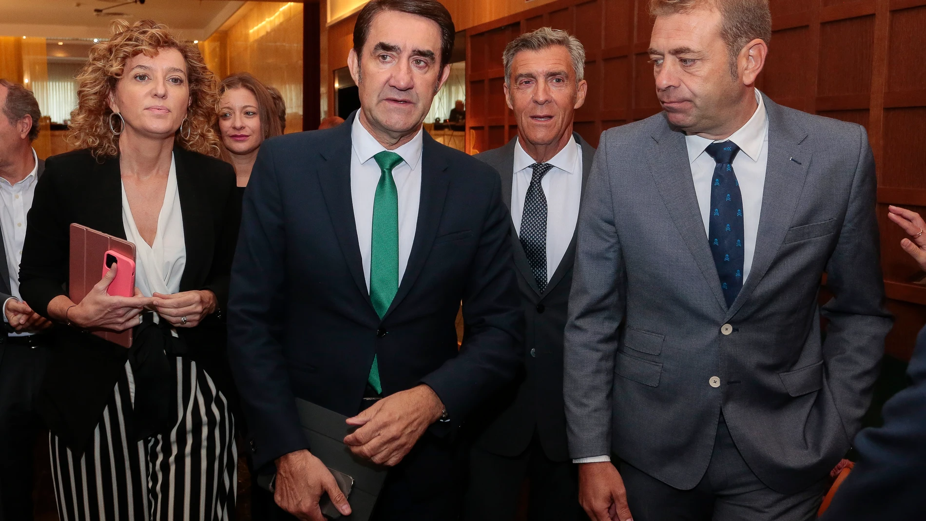 El consejero de Medio Ambiente, Vivienda y Ordenación del Territorio, Juan Carlos Suárez-Quiñones, participa en la inauguración de la jornada "Eficiencia energética: retos y oportunidades en la rehabilitación de edificios y viviendas", organizada por la Asociación de Empresarios Leoneses de Instalaciones de Saneamiento, Fontanería, Calefacción y afines