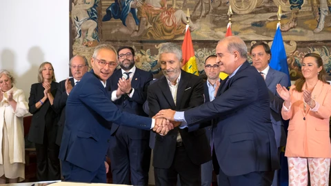 Firma del convenio de adscripción del Centro Universitario de Formación de la Policía Nacional con la Universidad de Salamanca