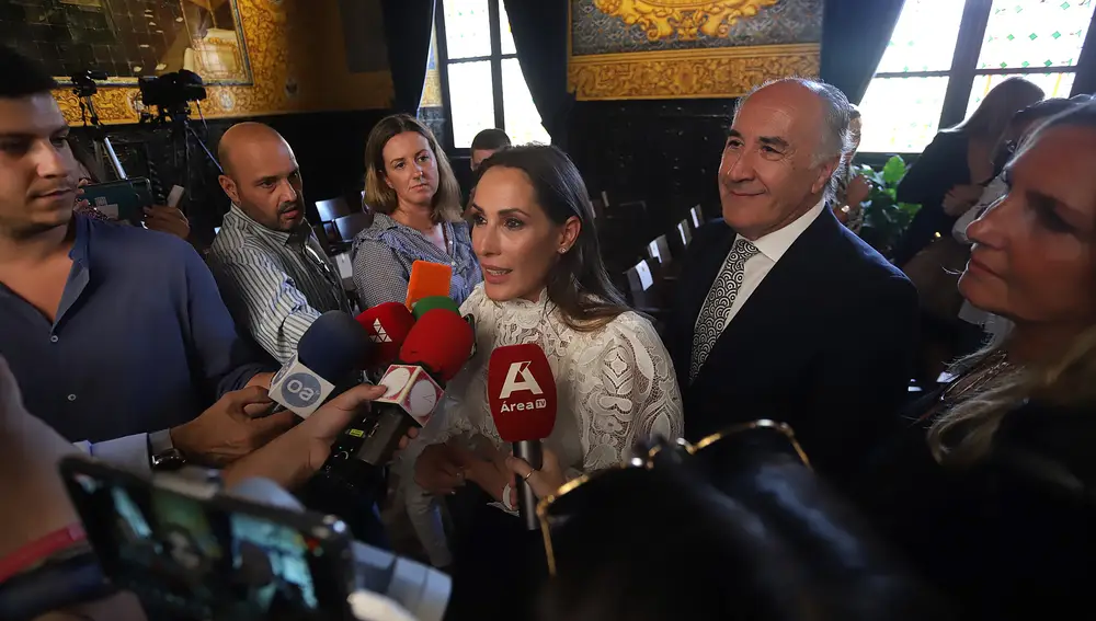 La cantante Malú, hija de Pepe de Lucía y sobrina de Paco de Lucía, a su llegada al Ayuntamiento de Algeciras