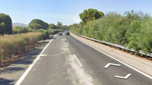 Punto de la AP-4 donde se ha registrado el accidente con dos muertos y dos heridos a la altura de Lebrija (Sevilla)