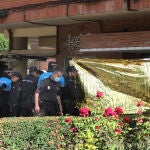 La Policía Nacional investiga la posible relación entre el hombre de 36 fallecido esta mañana tras ser arrollado en las vías del tren en la capital palentina y el hallazgo del cadáver de una mujer, de 32 años, en un domicilio de la avenida Reyes Católicos de Palencia