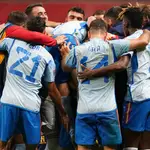 Los jugadores españoles celebran la clasificación para la Final Four de la Nations League tras vencer a Portugal