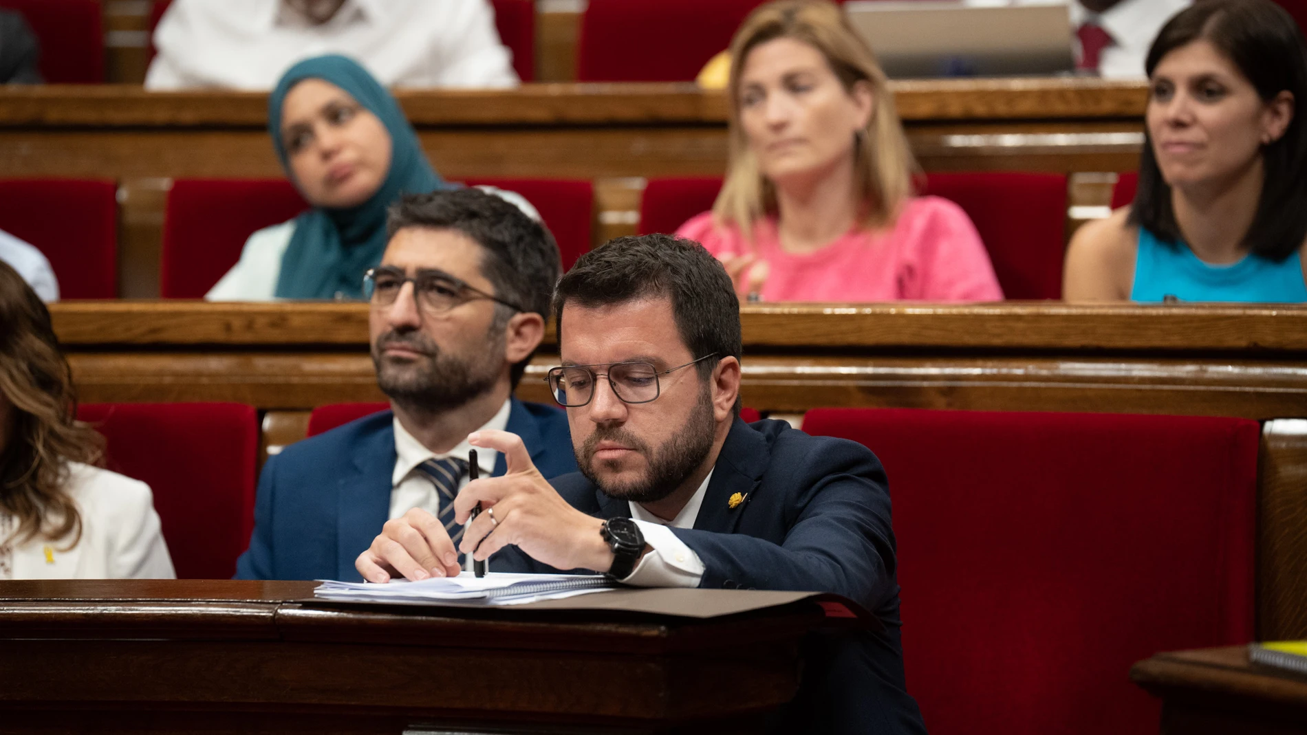 El president de la Generalitat, Pere Aragonès (c), al término del debate de política general anual.