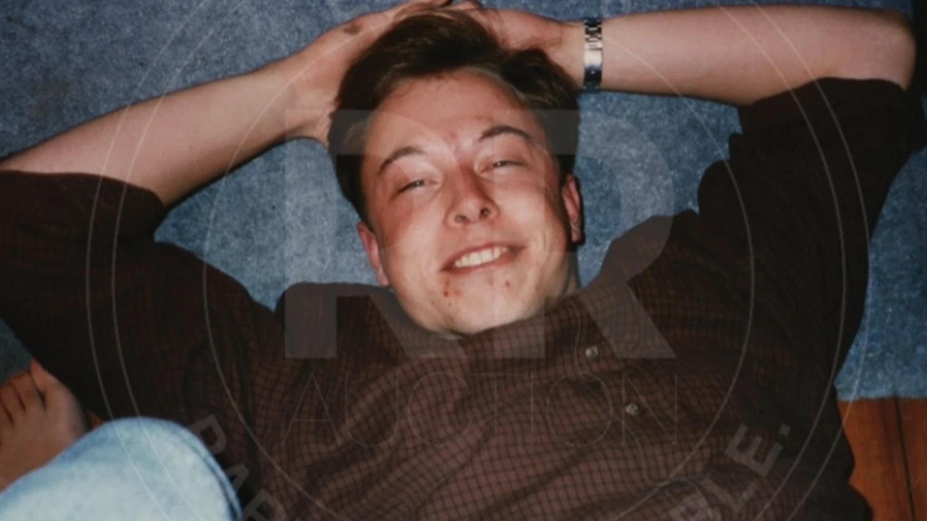Una de las fotos subastadas de Elon Musk.