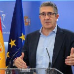 El portavoz del PSOE, Patxi López, ofrece una rueda de prensa antes de la Junta de Portavoces celebrada, este martes, en el Congreso de los Diputados en Madrid.