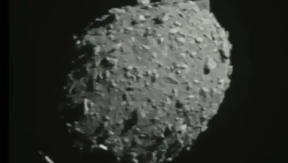 Una nave de la NASA choca por primera vez contra un asteroide para desviar su trayectoria