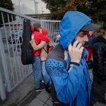 Un joven se despide de sus familiares tras ser llamado a luchar en Ucrania tras la movilización parcial del Kremlin