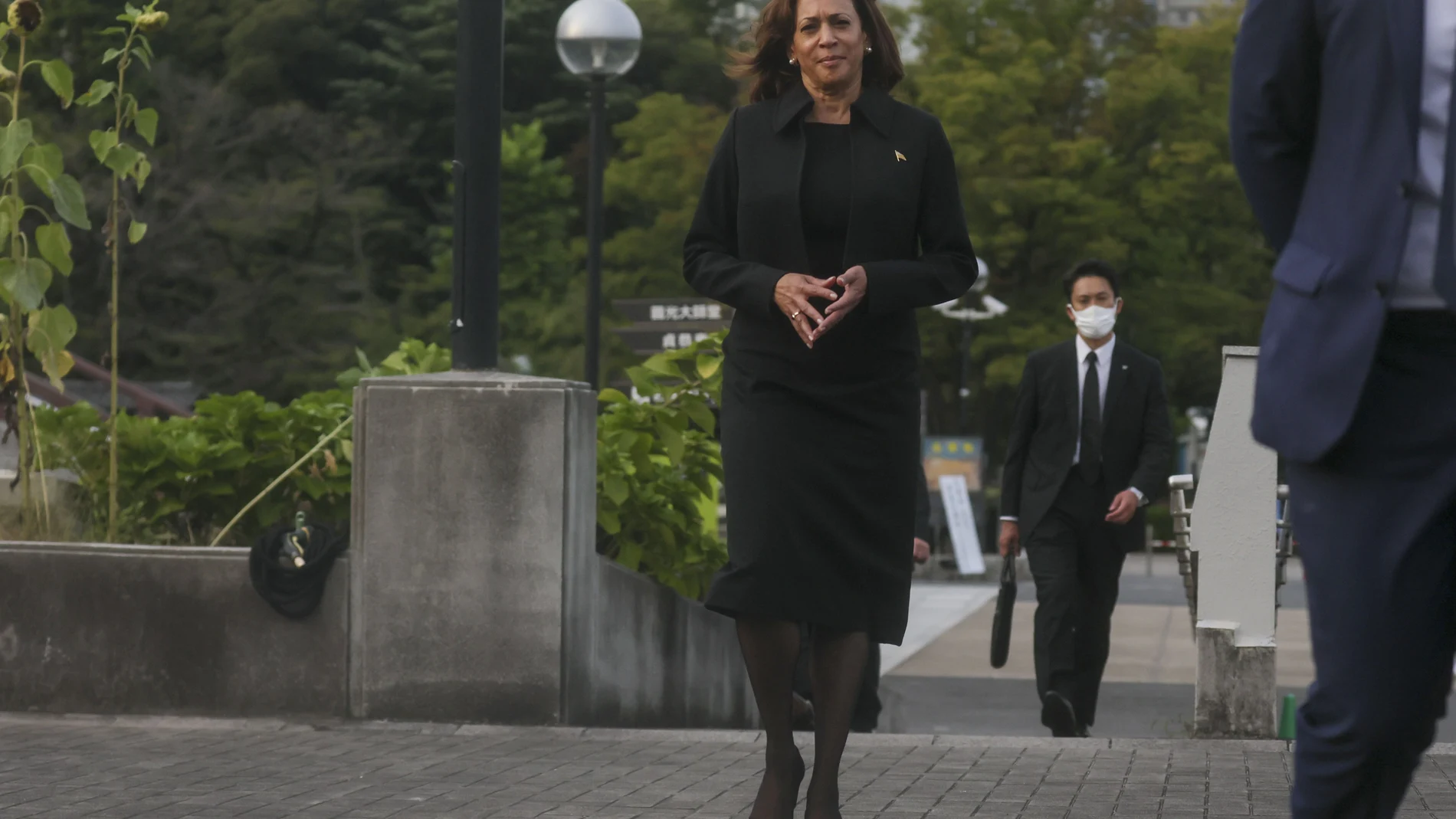 La vicepresidenta de EE. UU., Kamala Harris, visita el Templo Zojoji el día del funeral de estado del ex primer ministro Shinzo Abe, el martes 27 de septiembre de 2022 en Tokio. (Leah Millis/Foto de la piscina vía AP)