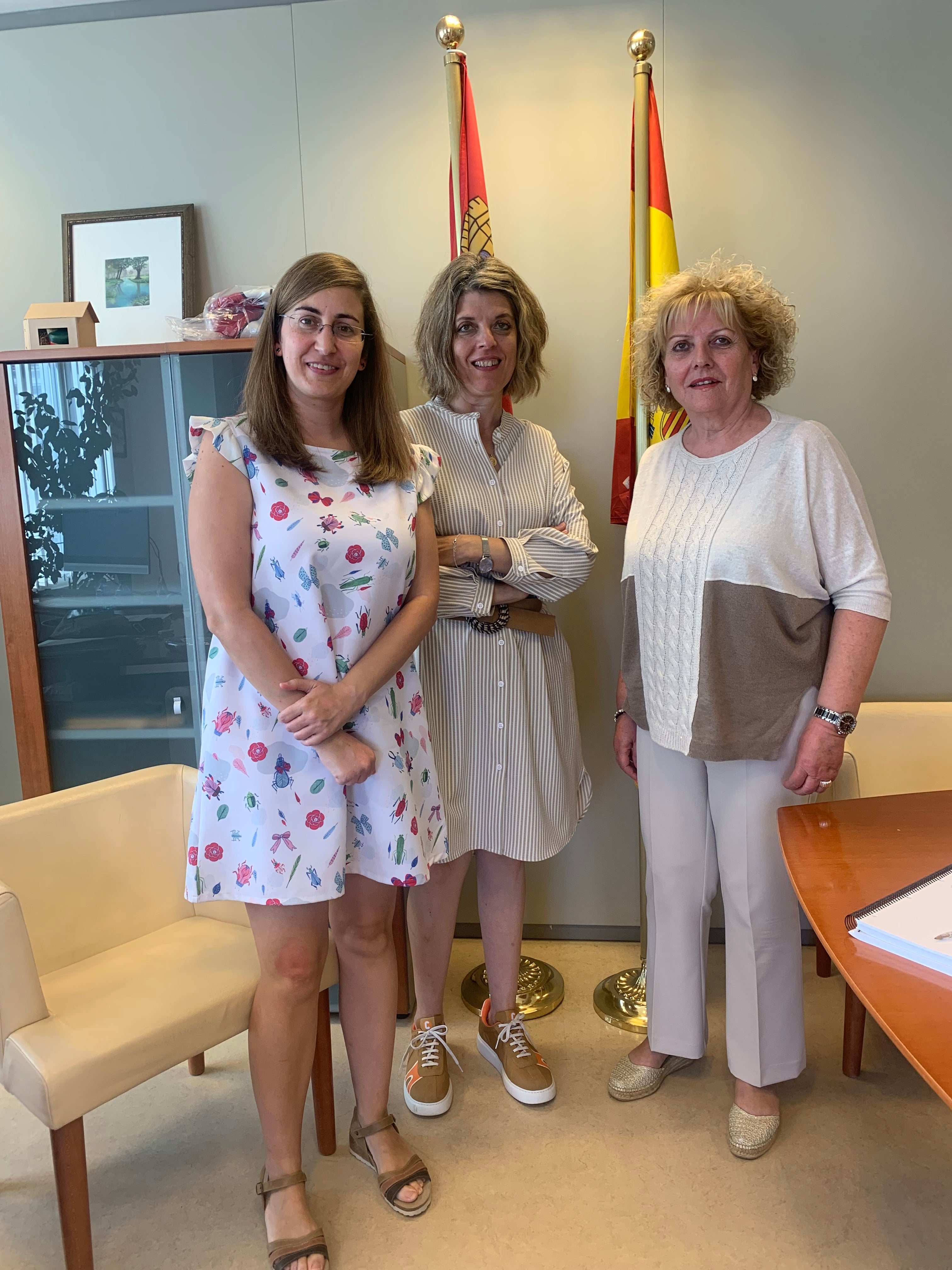La secretaria de Igualdad de CSIF Castilla y León, Regina Álvarez, junto a la secretaria nacional de Igualdad, Eva Fernández, se reúne con la directora de la Mujer, María Victoria Moreno