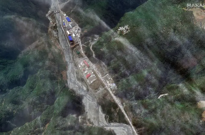 Un satélite fotografía atascos de hasta 16 kilómetros de rusos que intentan huir a Georgia