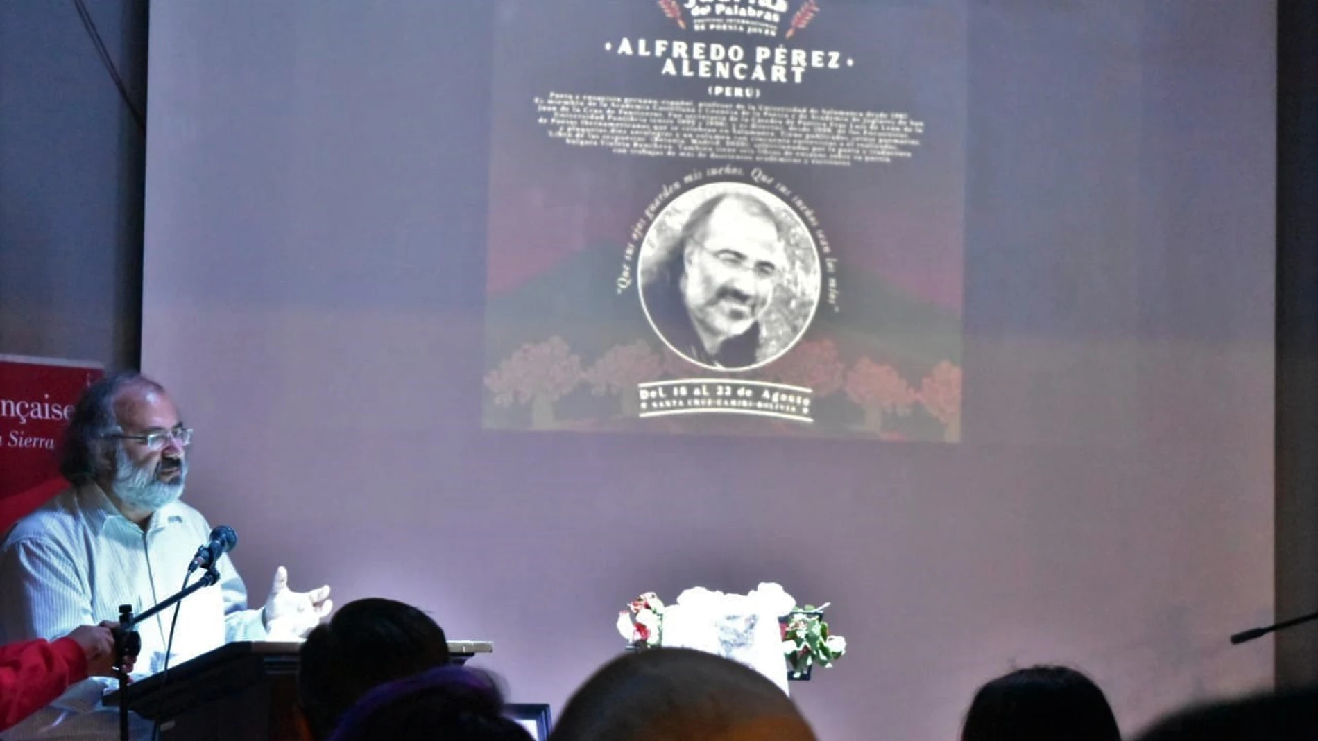Pérez Alencart durante su homenaje en Bolivia