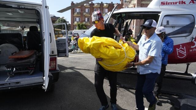 Traslado del cuerpo de Hilaree Nelson a Katmandú