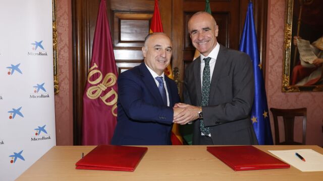 El alcalde Sevilla, Antonio Muñoz y el Director Territorial en Andalucía de CaixaBank, Juan Ignacio Zafra
