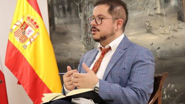 Javier Velasco es político y abogado y no tenía experiencia en diplomacia antes de ser nombrado embajador