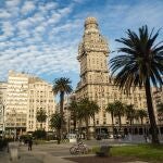 Vista de la plaza de la Independencia, corazón de Montevideo