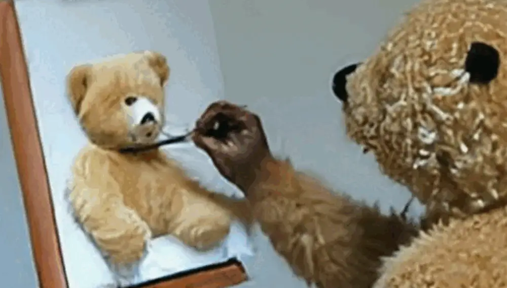 Un oso de peluche pintando un retrato.