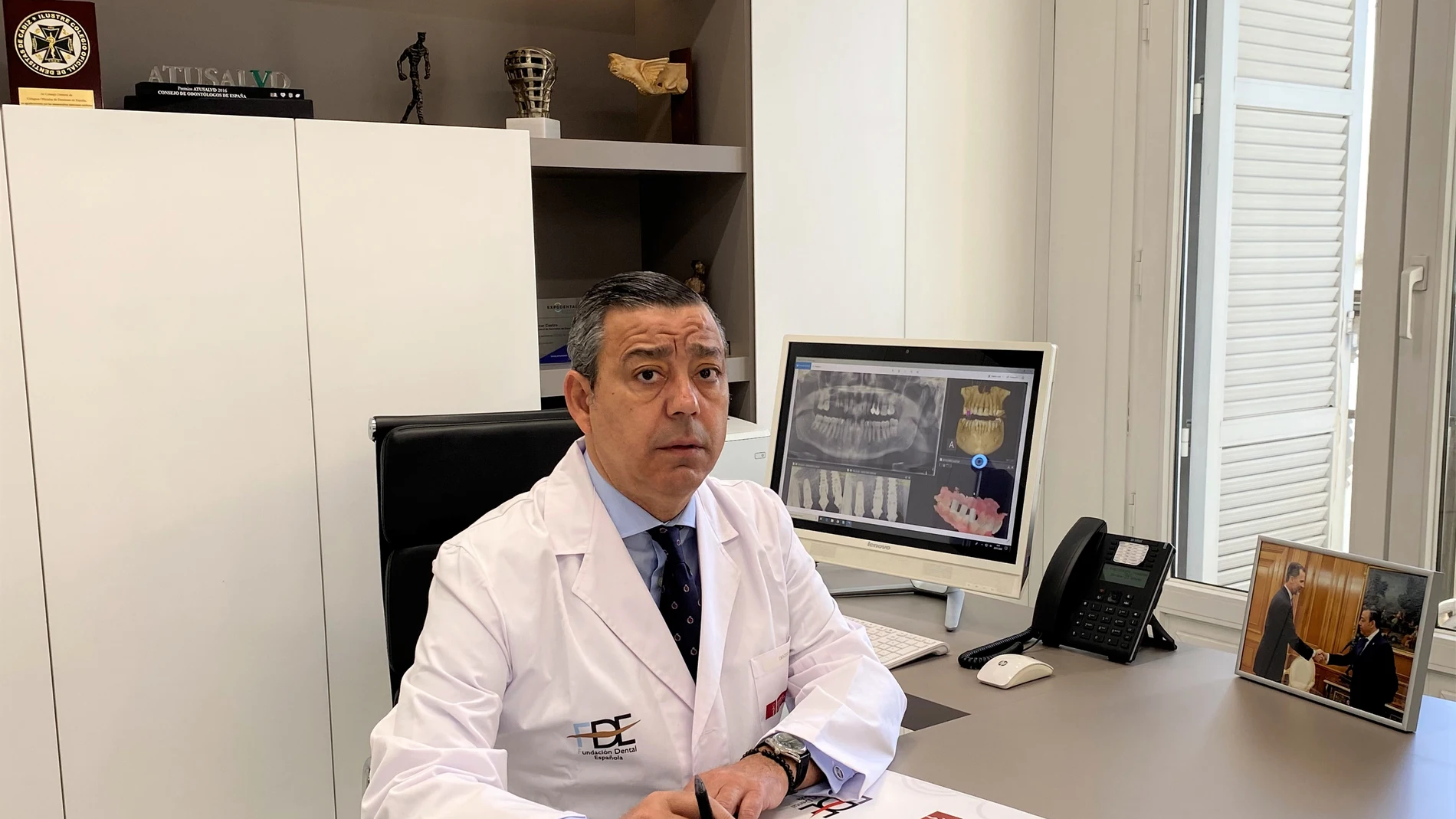 Dr. Oscar Castro Reino