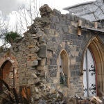 Hay edificios, como esta iglesia en Nueva Zelanda, que es especialmente importante proteger de los terremotos