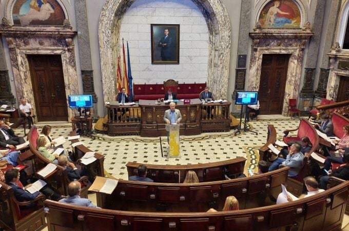 El alcalde de València, Joan Ribó, durante una intervención en el pleno ordinario de septiembre celebrado en el ayuntamiento de la ciudad.