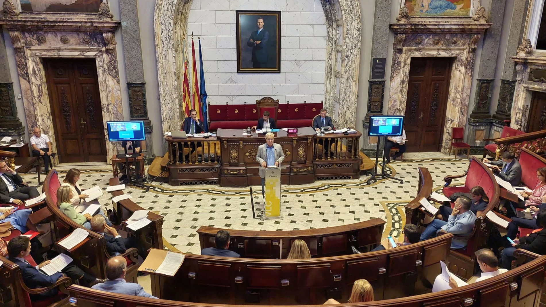 El alcalde de València, Joan Ribó, durante una intervención en el pleno ordinario de septiembre celebrado en el ayuntamiento de la ciudad.