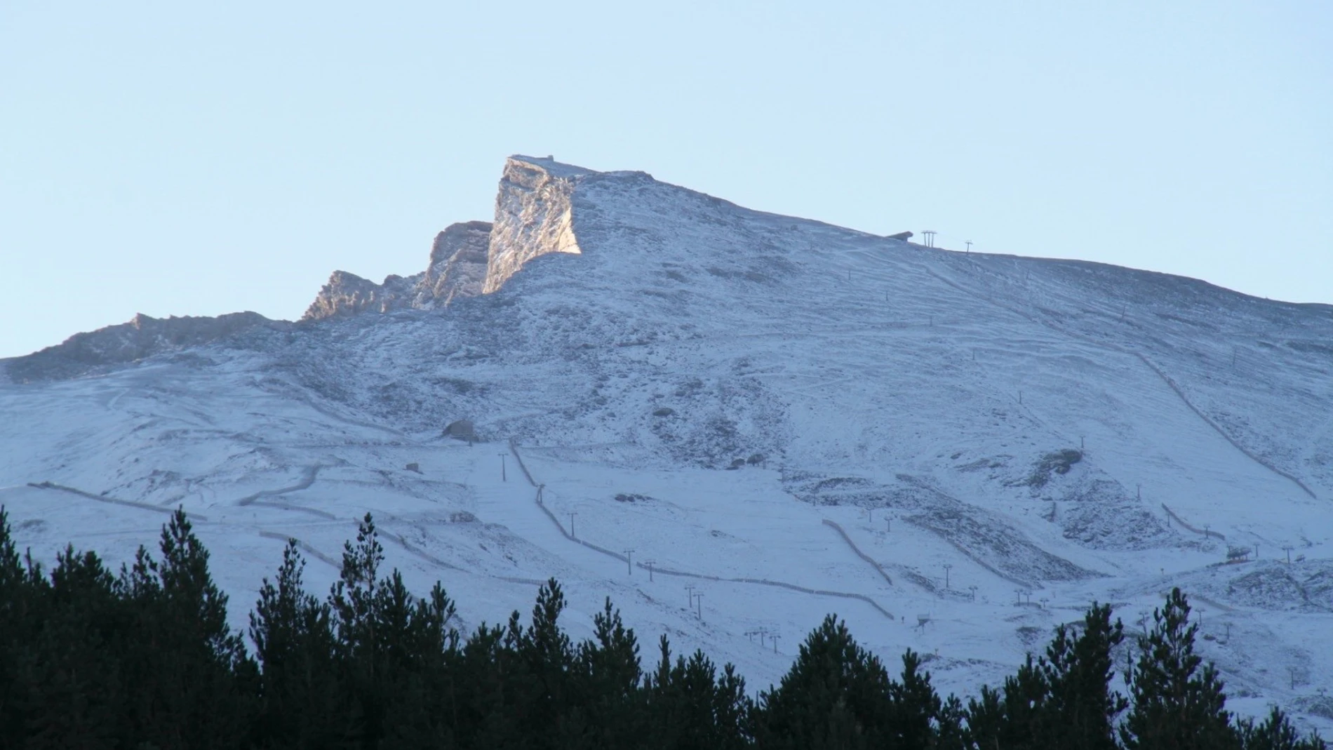 Sierra Nevada, con sus primeras nieves de la pretemporada 2022-2023. TWITTER DE SIERRA NEVADA
