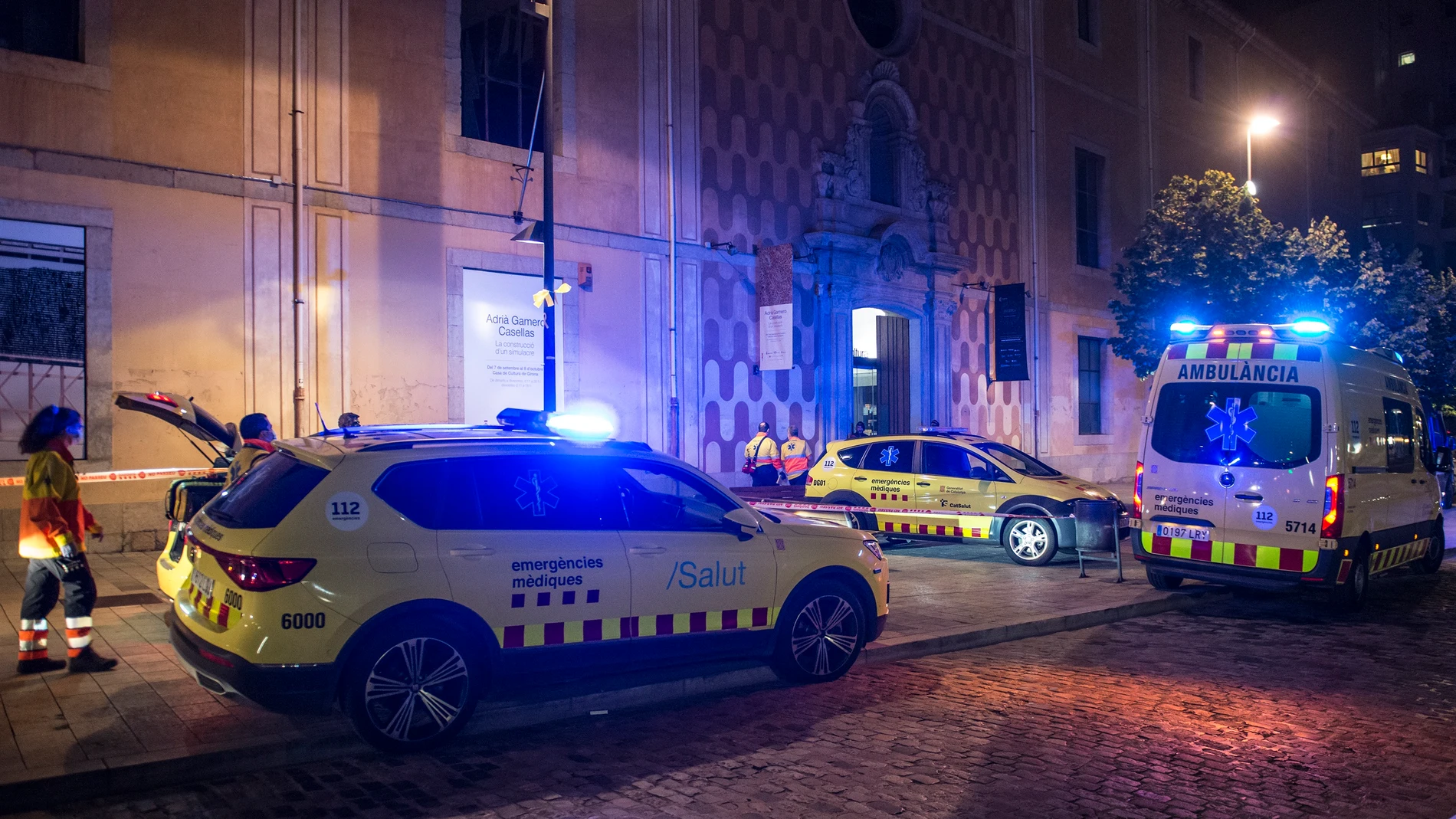 Vehículos de emergencias ante la Casa de Cultura de Girona tras la explosión de un bidón en el marco de una exhibición científica.GLORIA SANCHEZ - EUROPA PRESS30/09/2022