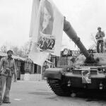 La imagen de Jomeini en un tanque durante la revolución de 1979