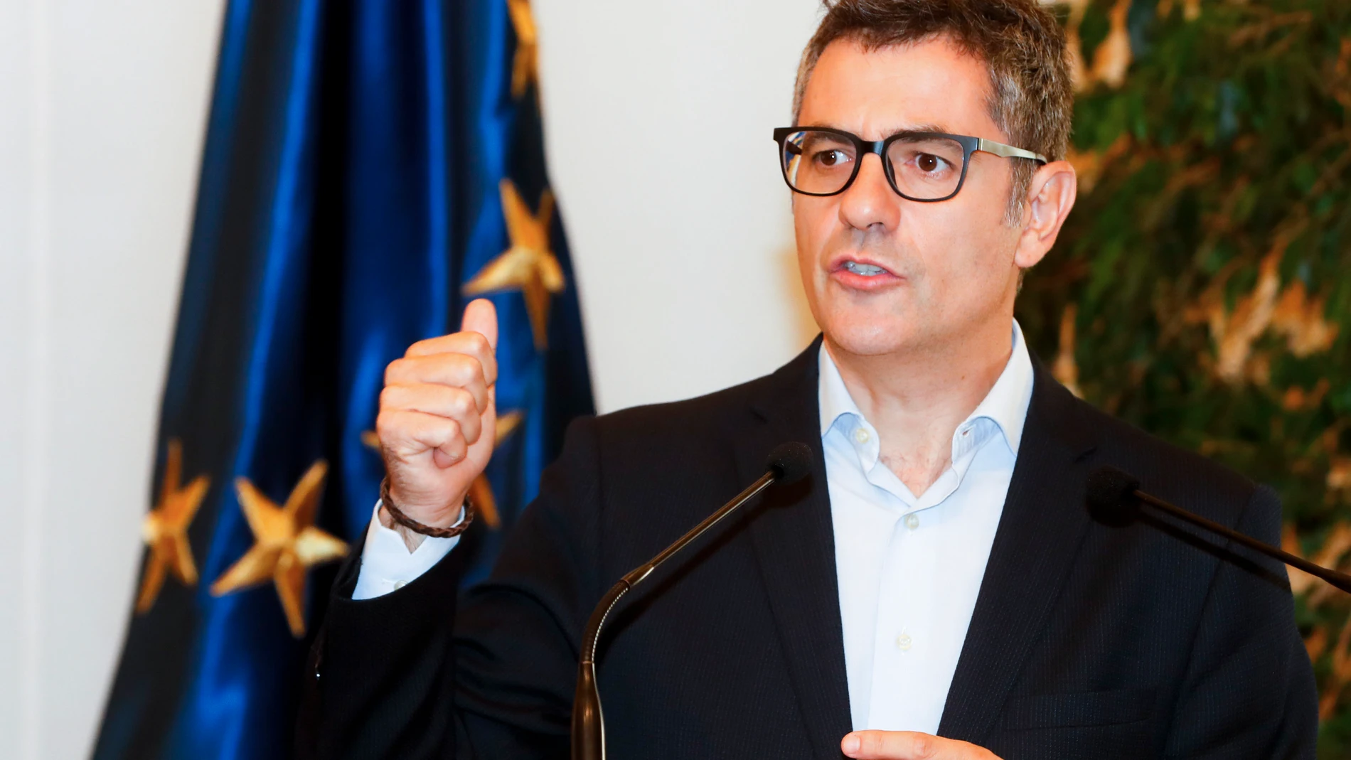 El ministro de la Presidencia, Félix Bolaños, durante la rueda de prensa conjunta con el presidente de Aragón, Javier Lambán (no en la imagen) el pasado viernes en Zaragoza | Fuente: EFE/ Javier Cebollada