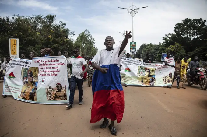Triunfa un golpe de Estado en Burkina Faso donde cientos de ciudadanos piden una intervención rusa