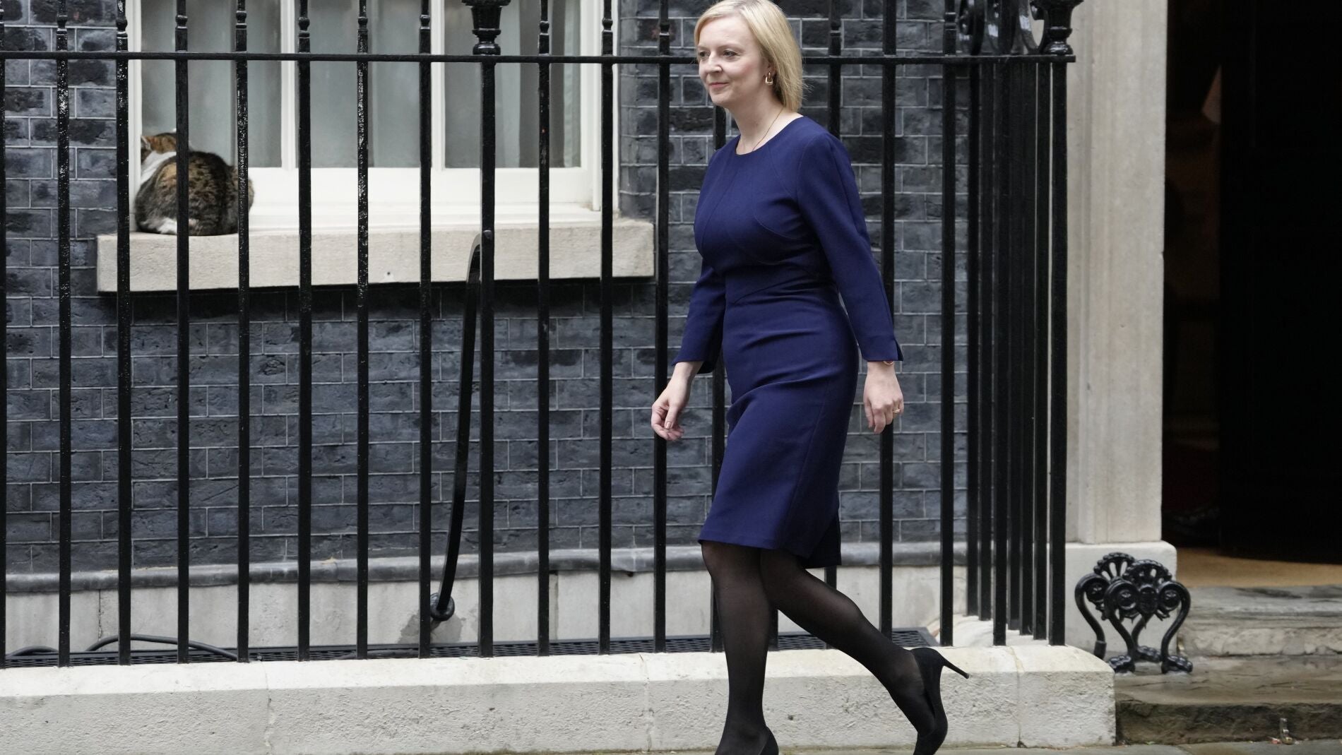 Liz Truss hunde la libra, se pelea con los mercados y lleva a Reino Unido al desastre en un mes en el cargo imagen foto imagen