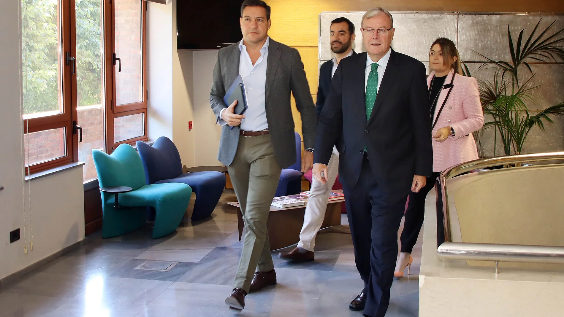 El portavoz del PP en las Cortes, Raúl de la Hoz, acompañado por el senador Antonio Silván presenta varias iniciativas vinculadas a la provincia de León