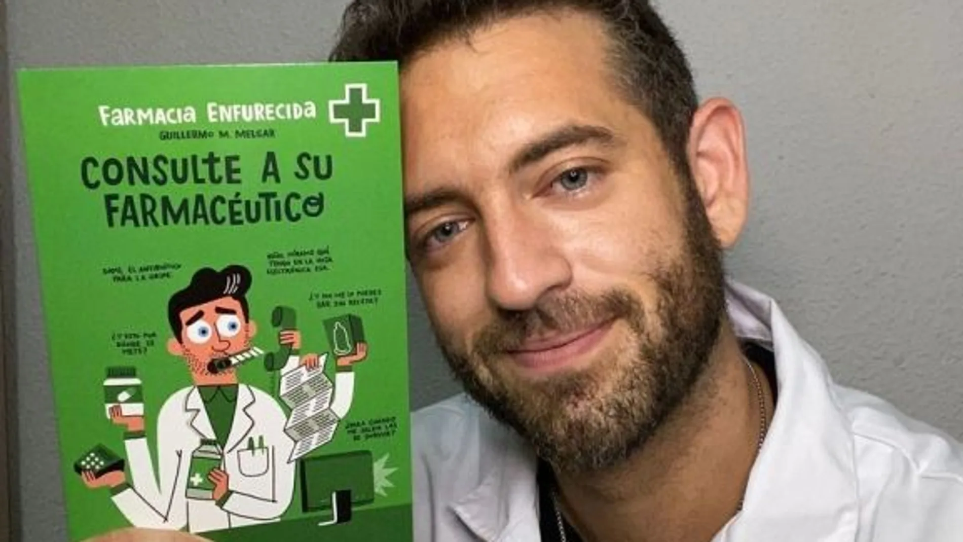 El joven Guillermo Martín Melgar, más conocido como Farmacia Enfurecida, publica su primer libro escrito bajo el título ‘Consulte a su farmacéutico’, un anecdotario de botica y rebotica que promete buenas dosis de humor como principio activo