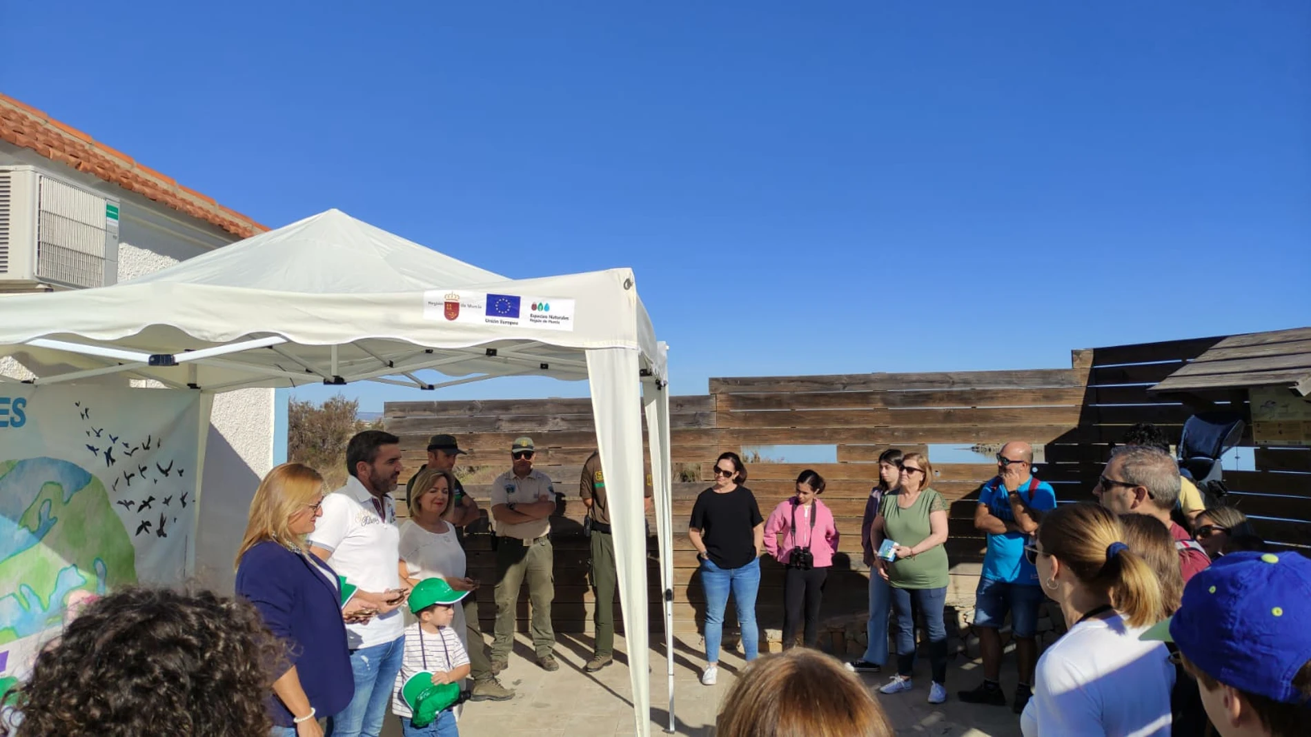 El consejero de Agua, Agricultura, Ganadería, Pesca, Medio Ambiente y Emergencias, Antonio Luengo, participó en el Parque Regional Las Salinas de San Pedro del Pinatar en las actividades programadas con motivo del Día Mundial de las Aves Migratorias