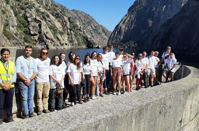 La presa salmantina de Aldeadávila, propiedad de Iberdrola, ha sido elegida por los mejores estudiantes de ingeniería del proyecto europeo Greenpeg para aprender de primera mano cómo se genera la energía hidroeléctrica