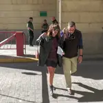 La actriz sevillana María León saliendo del Juzgado de guardia de Sevilla