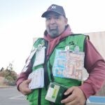Rafael Reyes, vendedor de la ONCE, reparte 250.000 euros en OgíjaresONCE01/10/2022